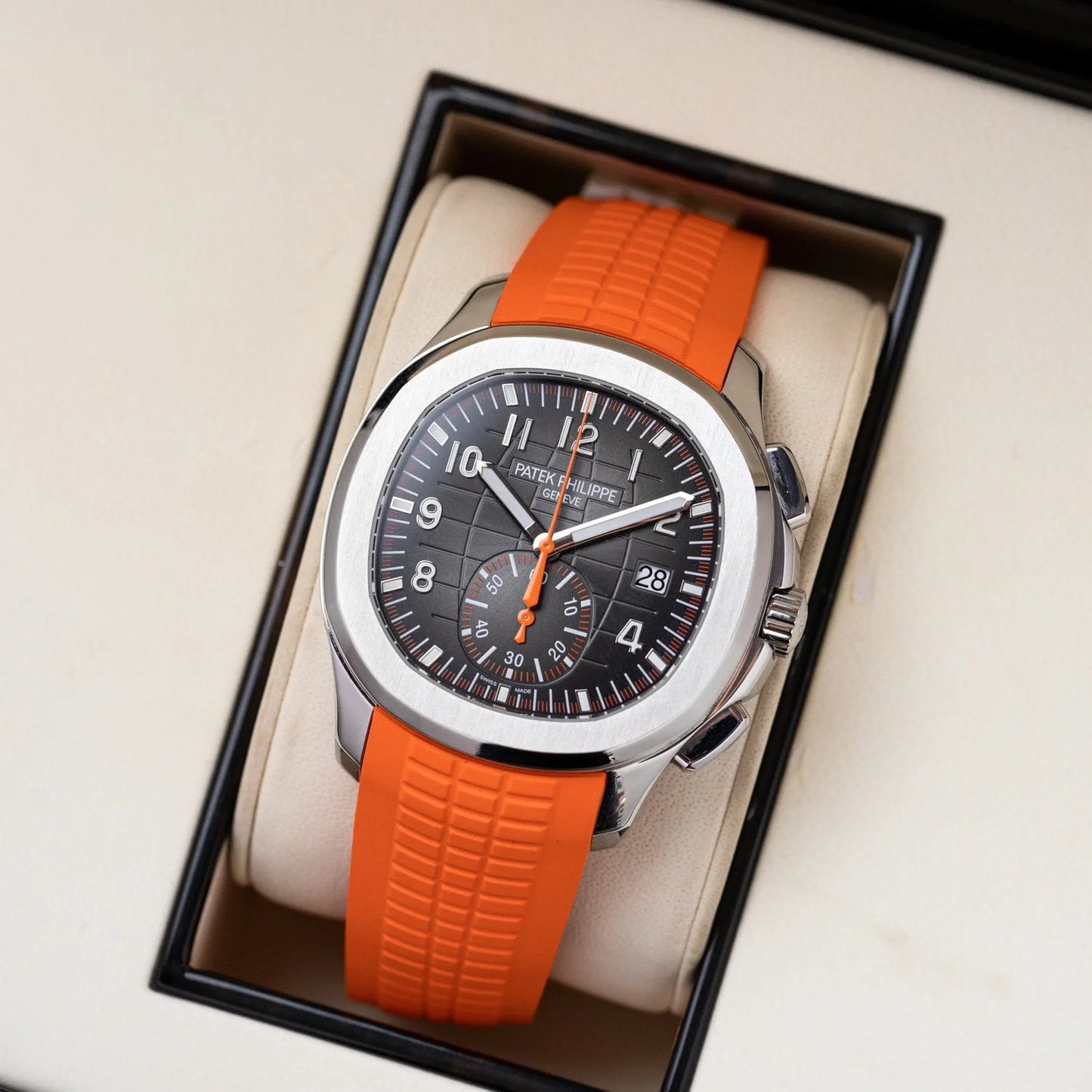 PATEK PHILIPPE AQUANAUT chronograph (Orange)